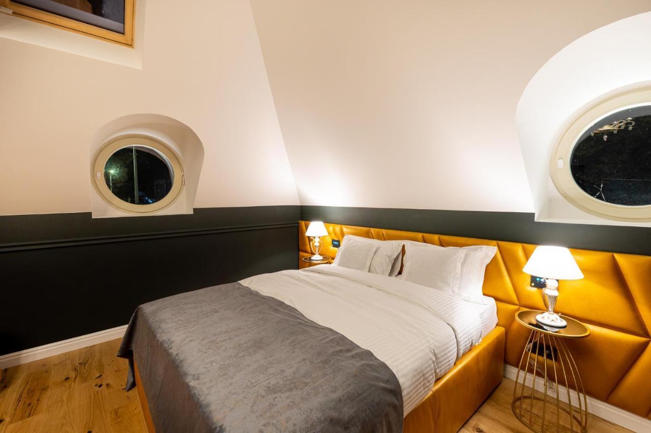 Boutique Hotel Cocosul De Aur Тиргу-Муреш Екстер'єр фото