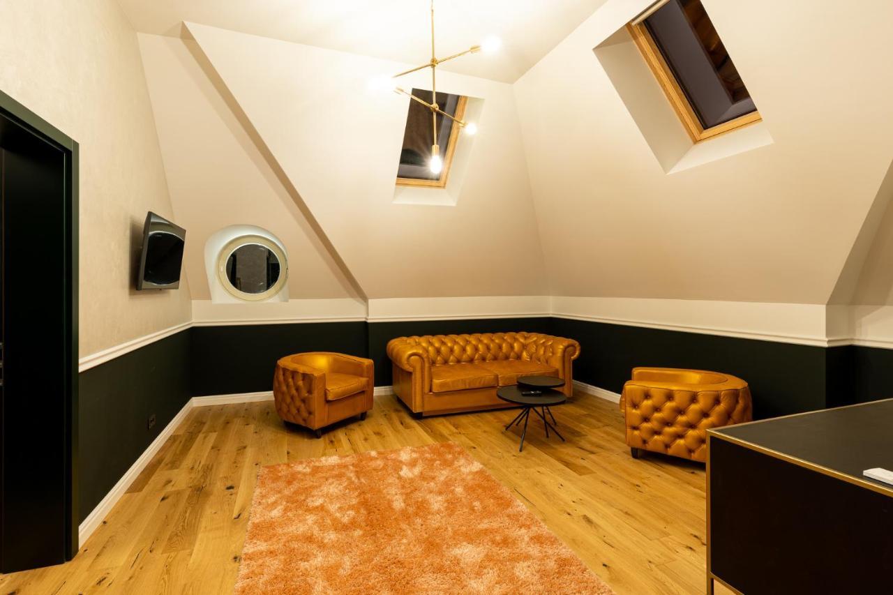 Boutique Hotel Cocosul De Aur Тиргу-Муреш Екстер'єр фото