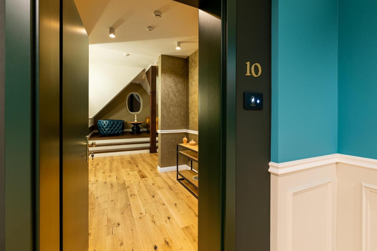 Boutique Hotel Cocosul De Aur Тиргу-Муреш Екстер'єр фото