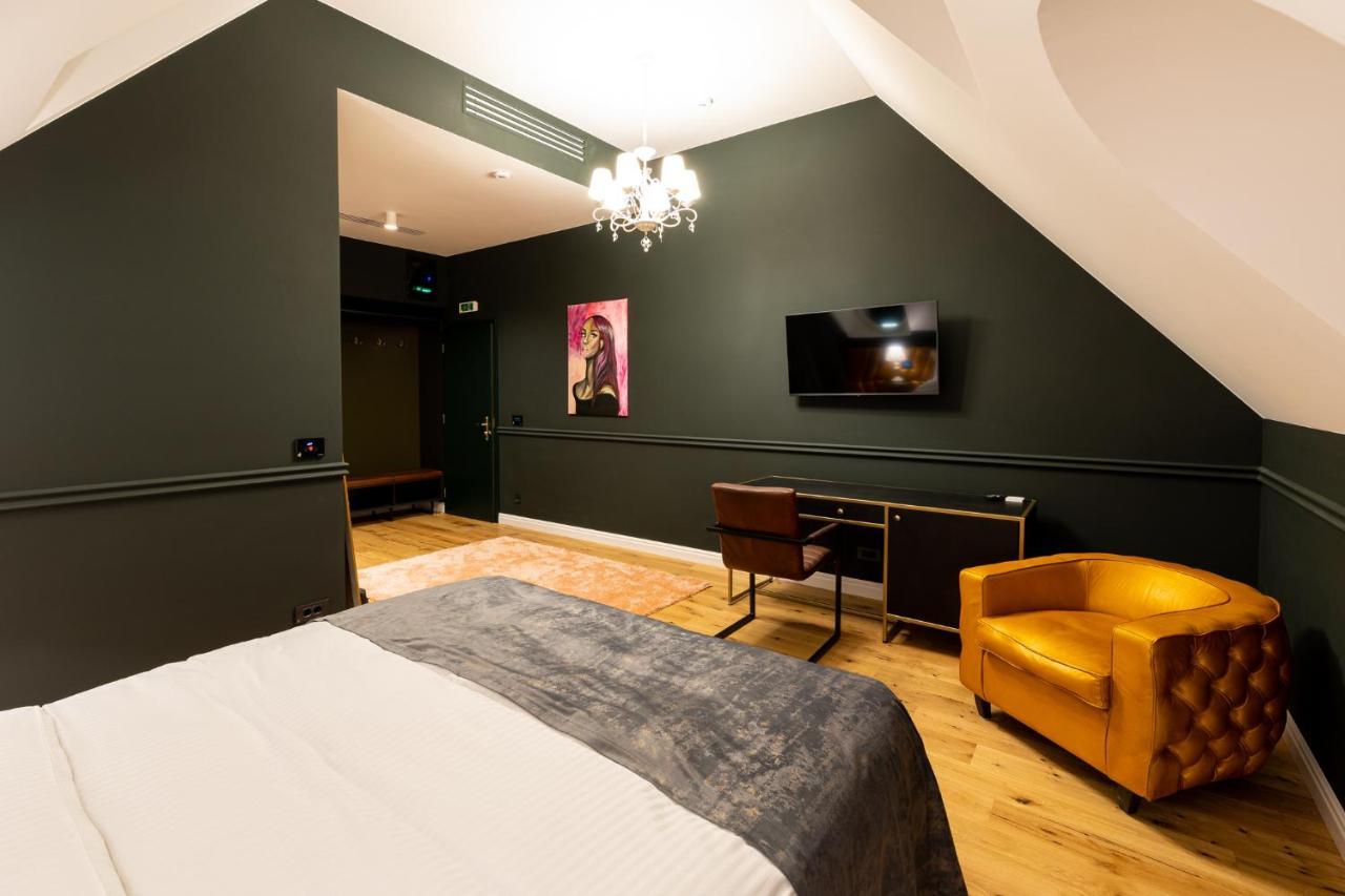 Boutique Hotel Cocosul De Aur Тиргу-Муреш Екстер'єр фото