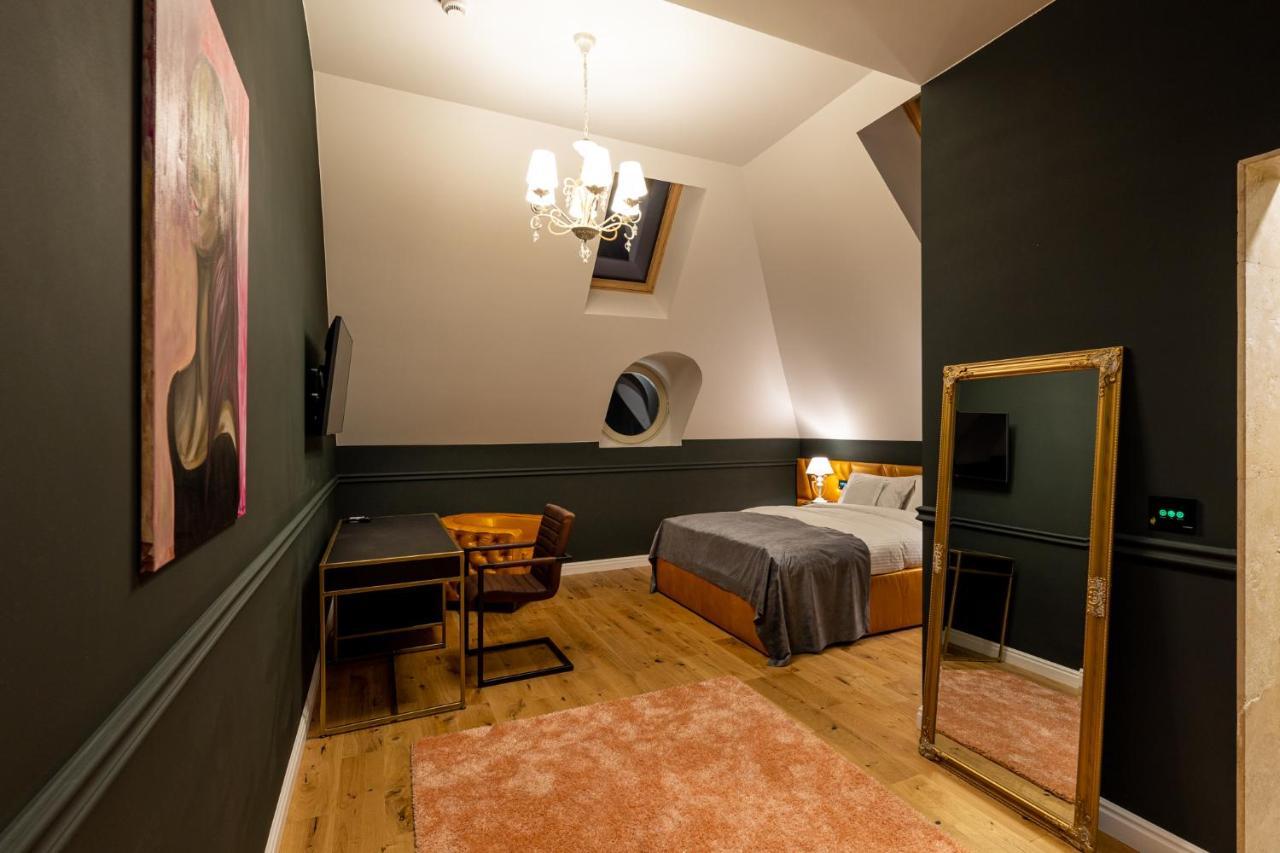 Boutique Hotel Cocosul De Aur Тиргу-Муреш Екстер'єр фото