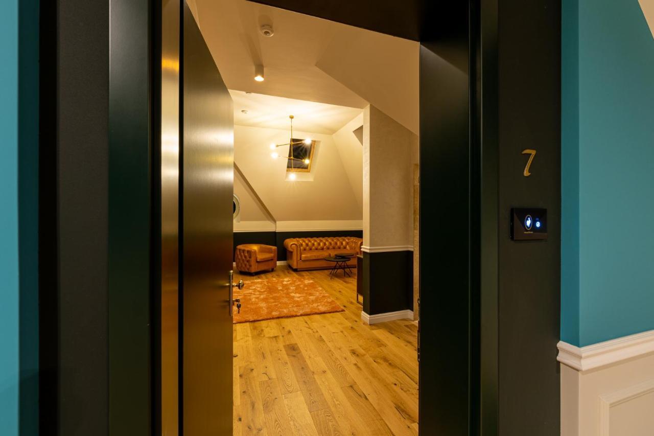 Boutique Hotel Cocosul De Aur Тиргу-Муреш Екстер'єр фото