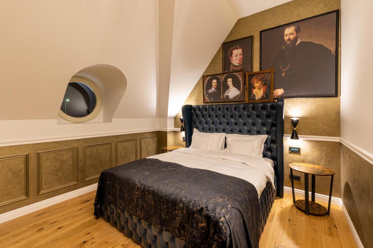 Boutique Hotel Cocosul De Aur Тиргу-Муреш Екстер'єр фото